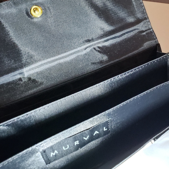 NWT Cream & Black Wristlet w/Chain - Picture 8 of 9